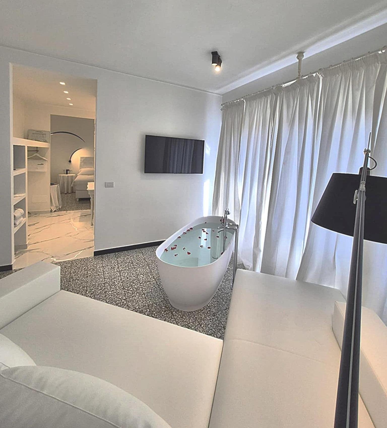 Hotel Eveline 2 - Piscina Privata O Jacuzzi à San Remo Extérieur photo